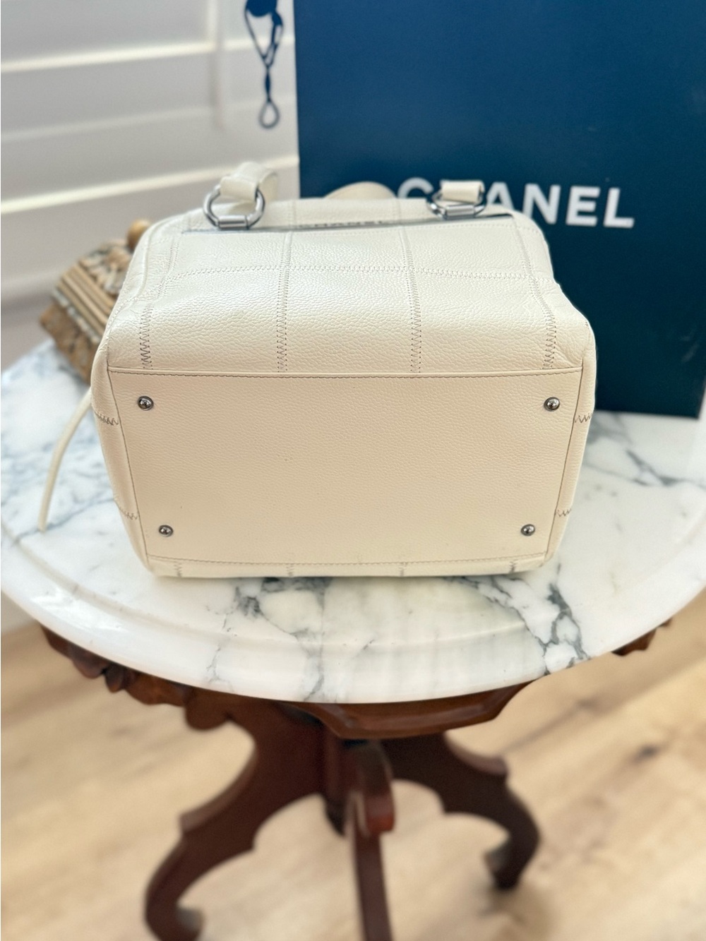 CHANEL Quilted Leather Shoulder Bag - Picture 3 of 11